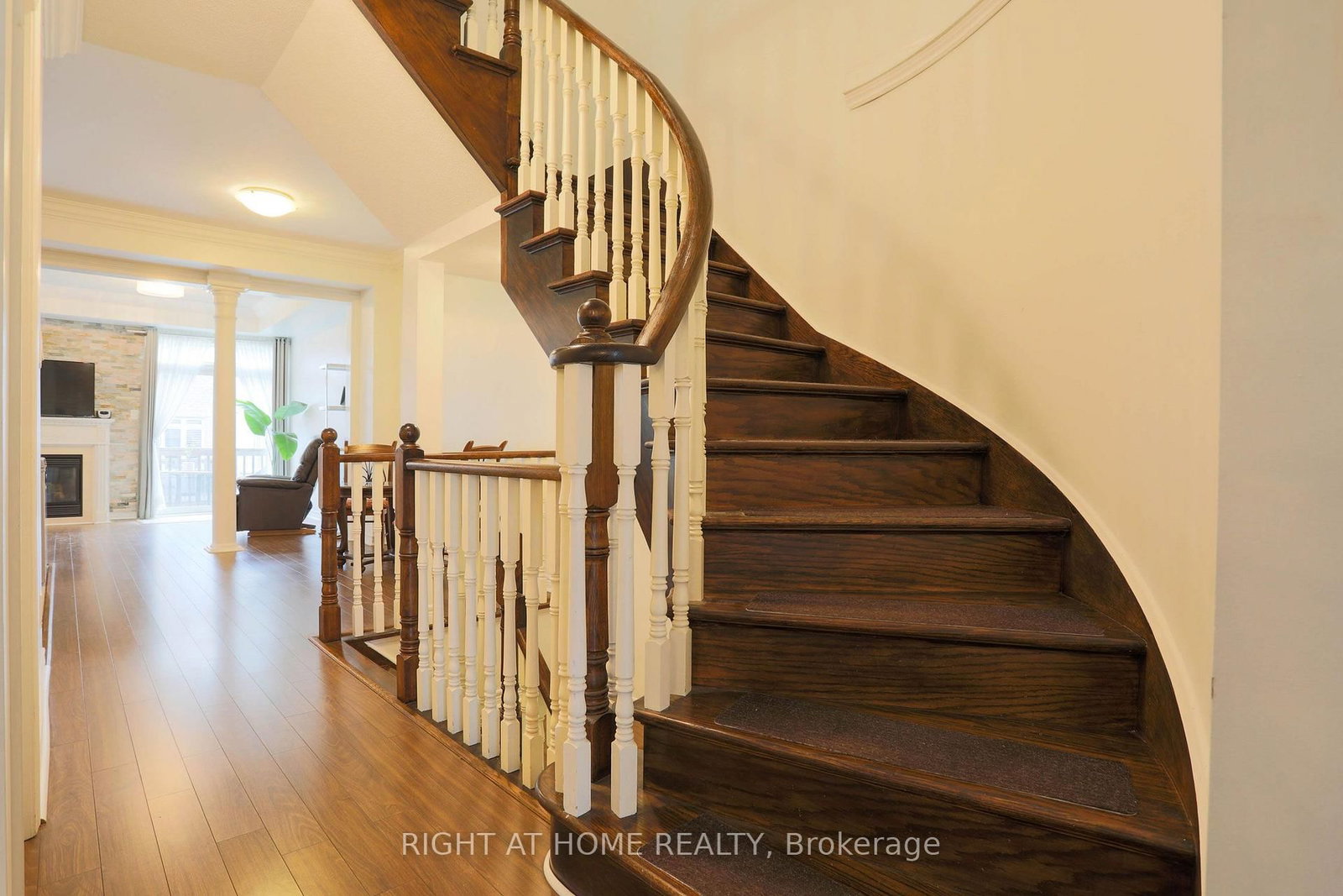 11 Littleriver Court • Vaughan, ON photo 20