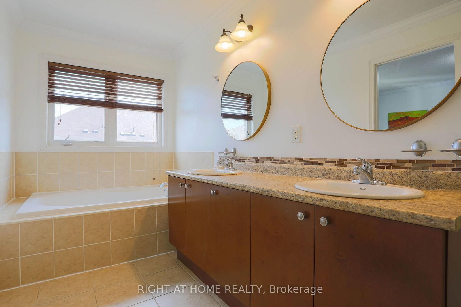 11 Littleriver Court • Vaughan, ON photo 30