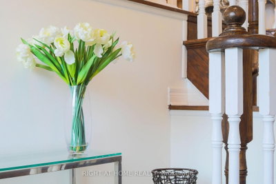11 Littleriver Court • Vaughan, ON photo 5