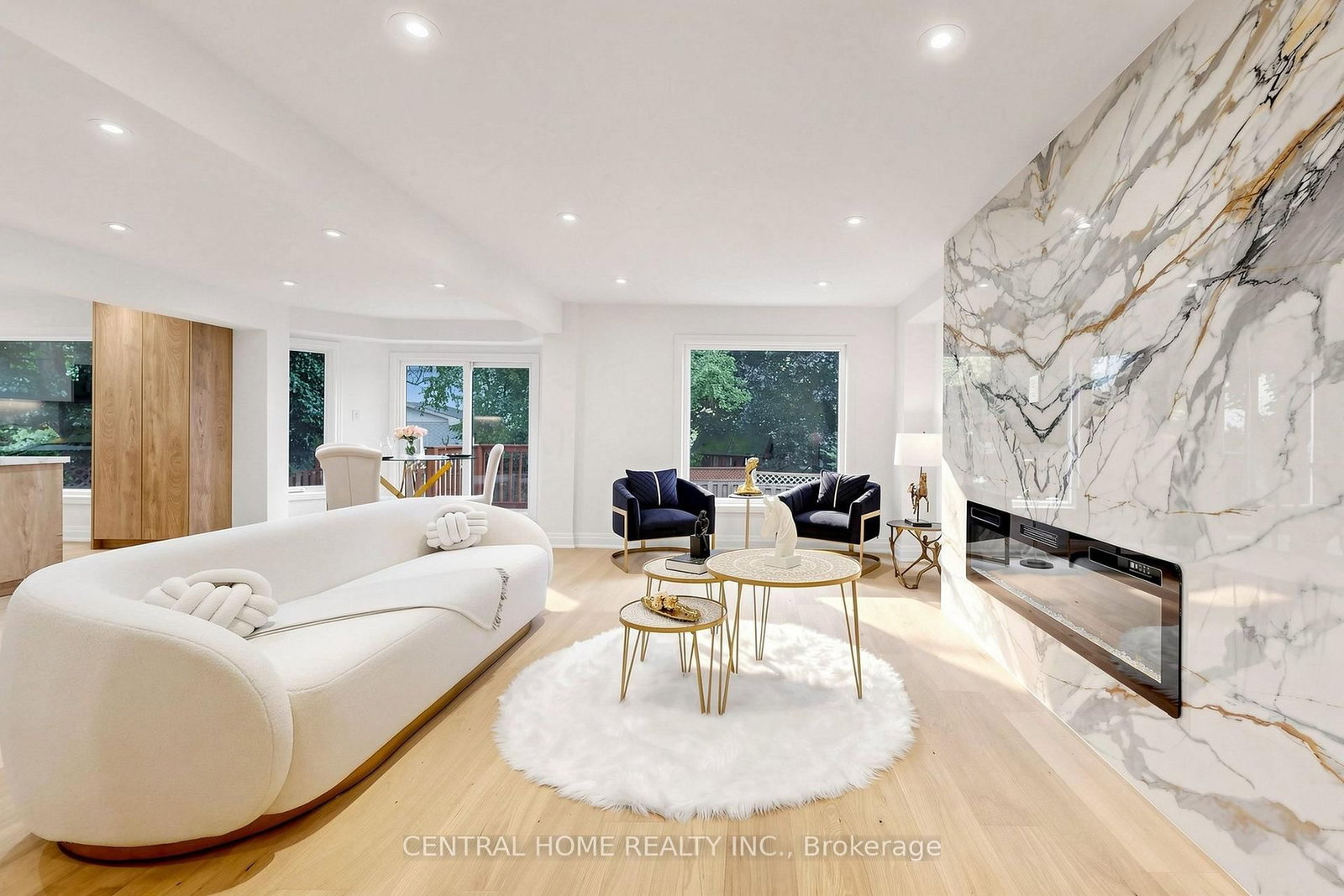 15 Closs Square • Aurora, ON photo 10