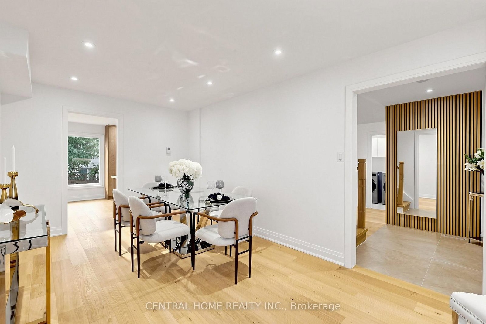 15 Closs Square • Aurora, ON photo 14
