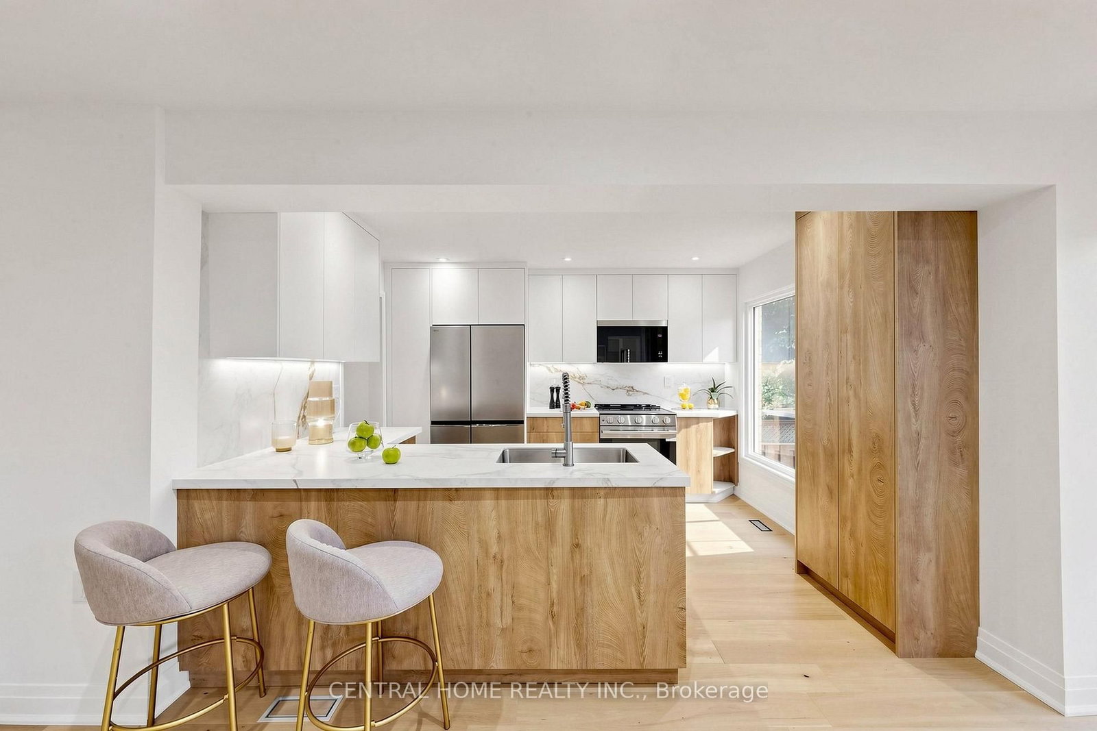 15 Closs Square • Aurora, ON photo 18