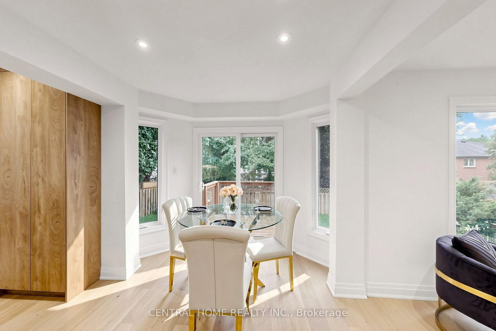 15 Closs Square • Aurora, ON photo 20