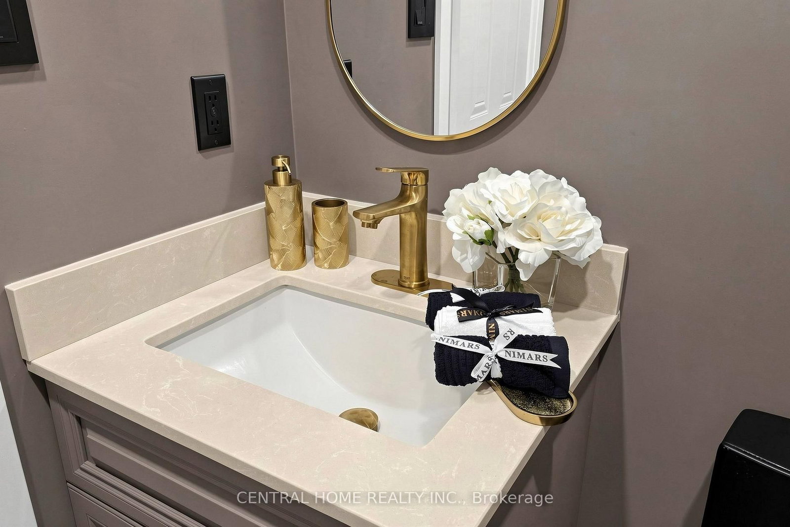 15 Closs Square • Aurora, ON photo 21