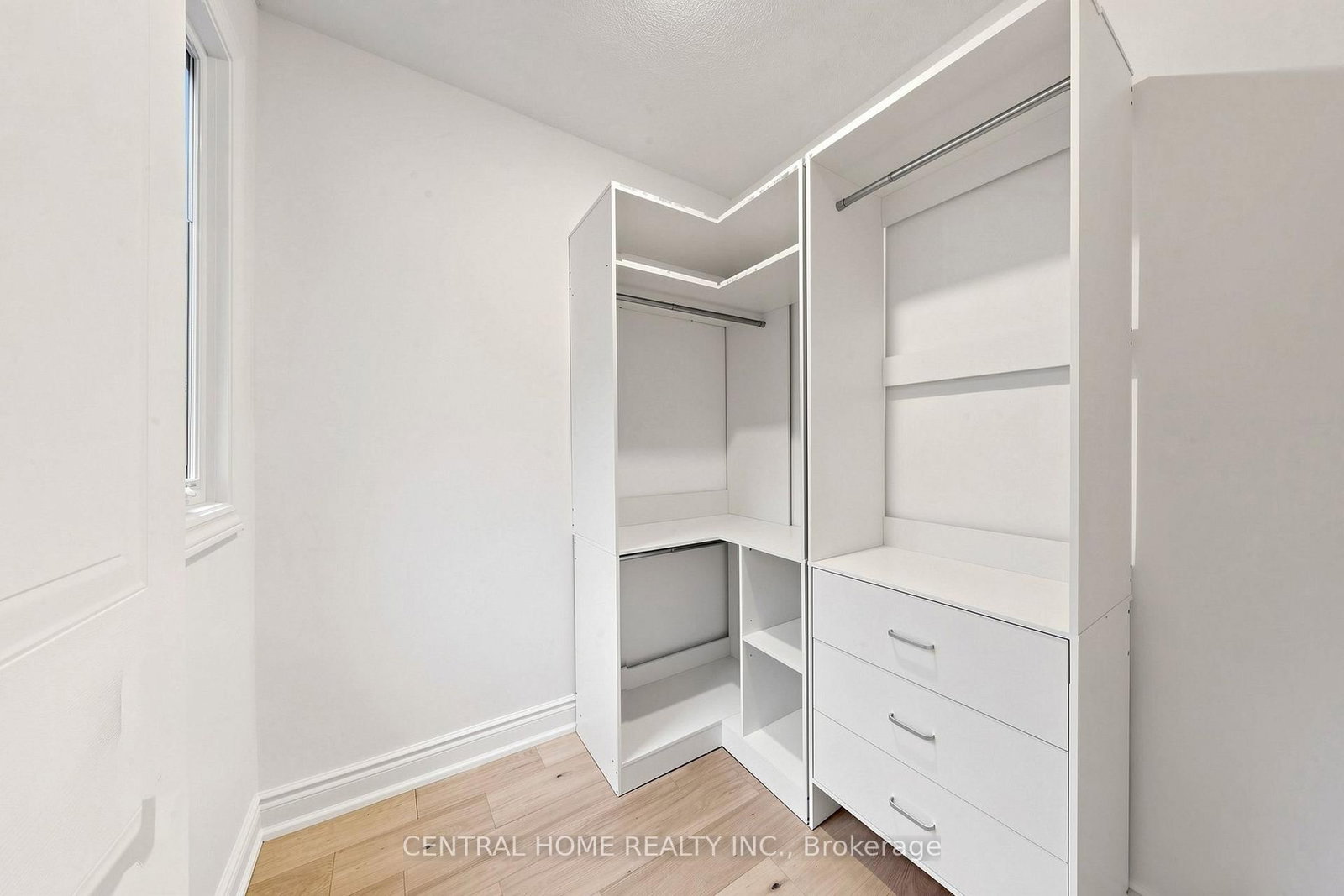 15 Closs Square • Aurora, ON photo 27