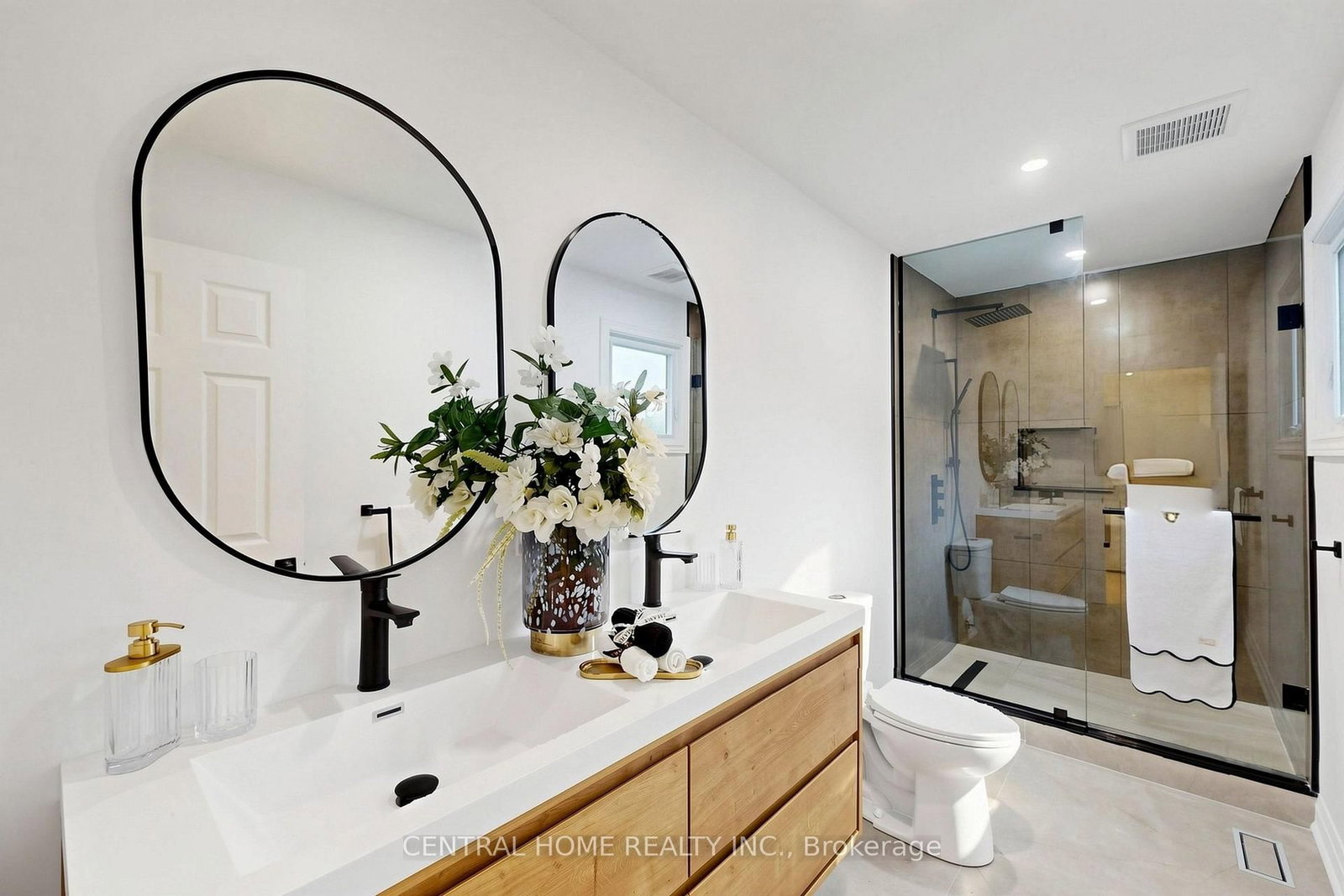 15 Closs Square • Aurora, ON photo 28