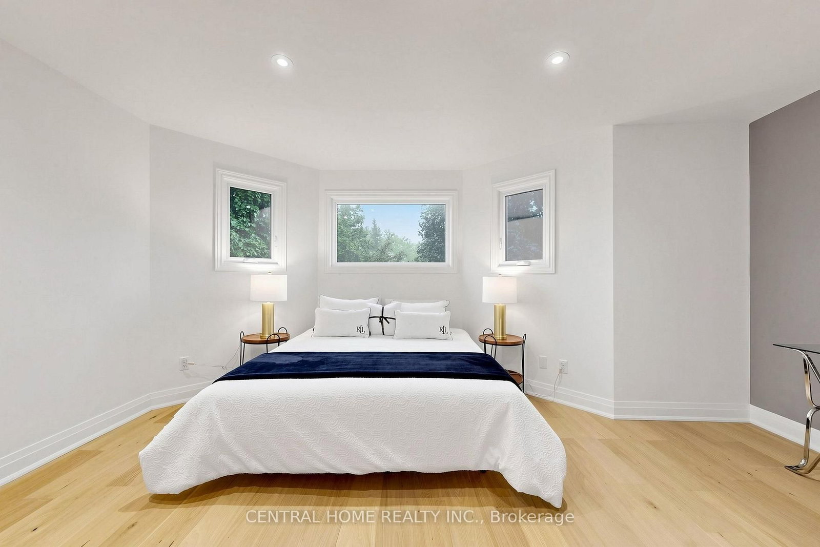 15 Closs Square • Aurora, ON photo 29