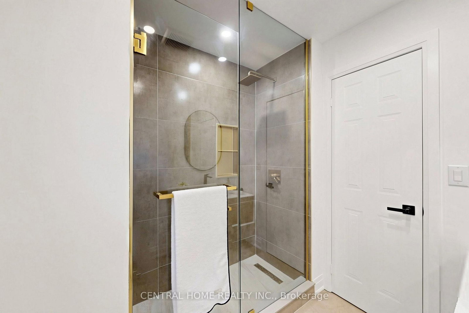 15 Closs Square • Aurora, ON photo 36