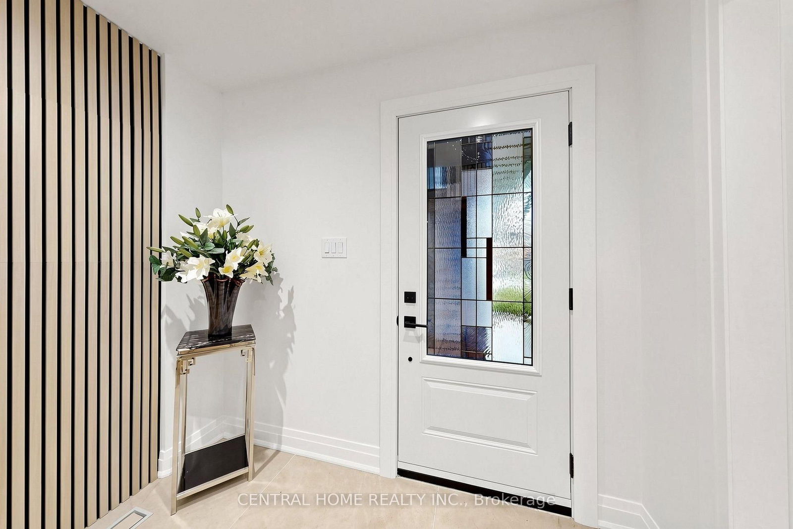 15 Closs Square • Aurora, ON photo 8
