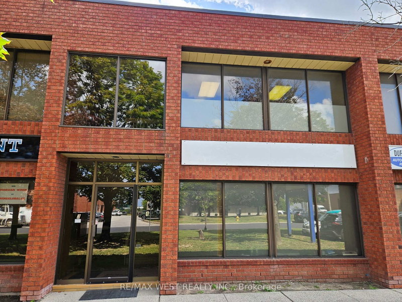 210 Drumlin Circ photo 1