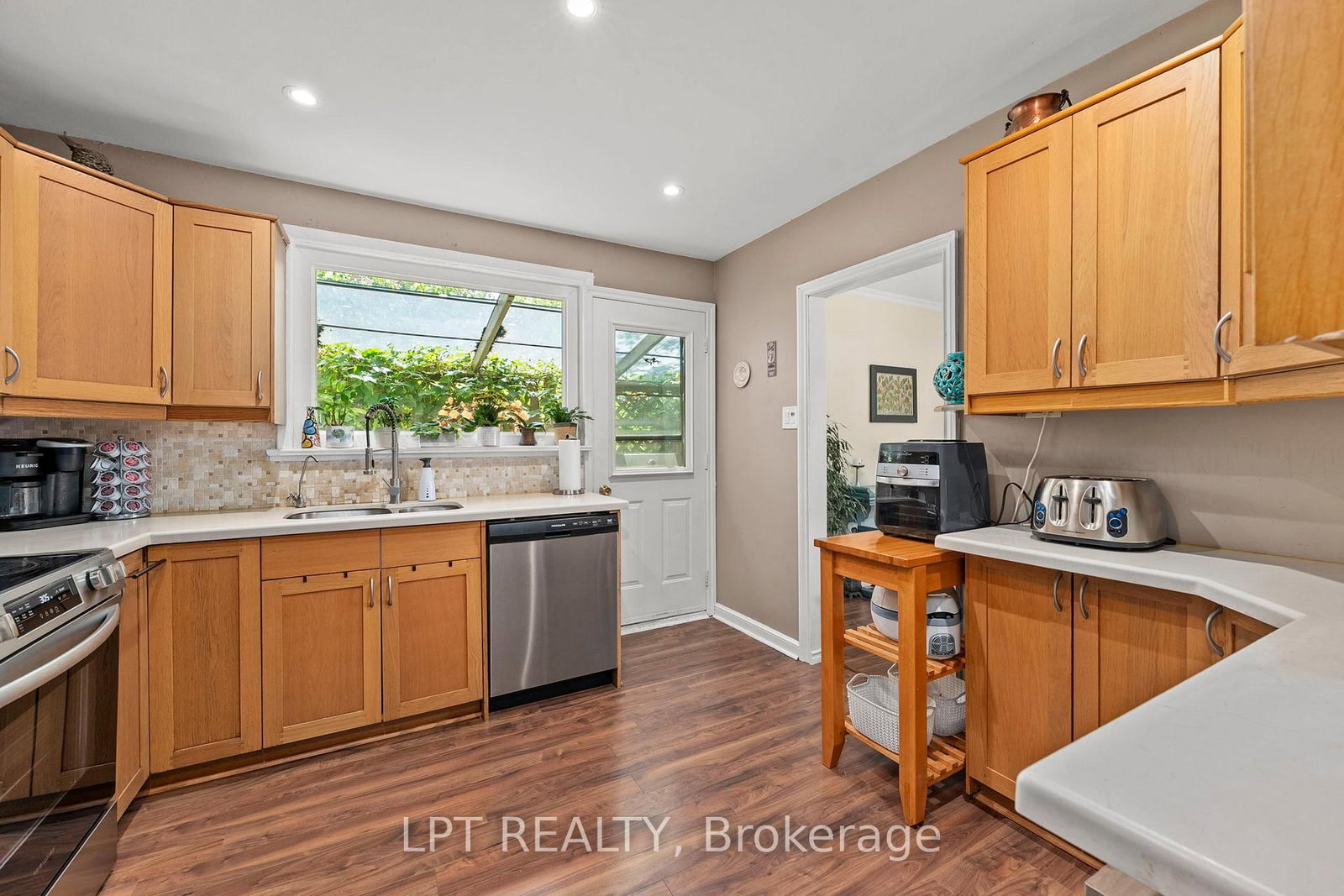 31 Patrick Drive • Aurora, ON photo 10