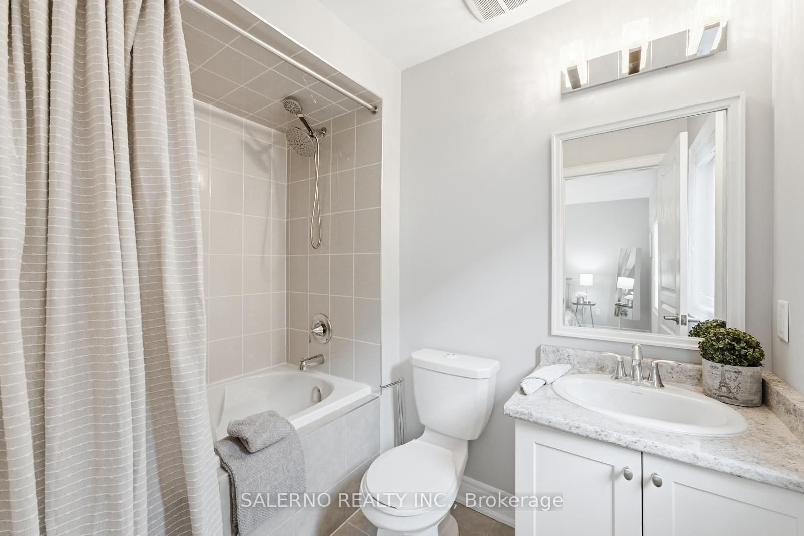 17 Balderson Drive • Vaughan, ON photo 35