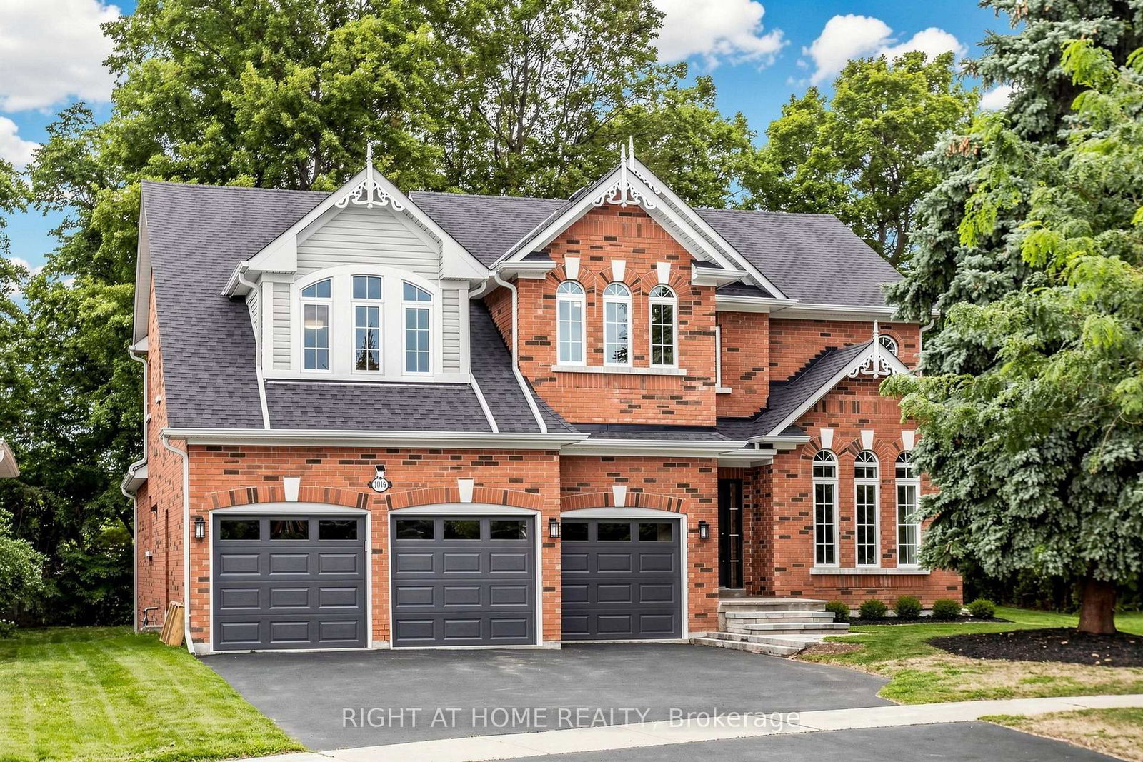 1019 Northern Prospect Crescent • Newmarket, ON photo 1