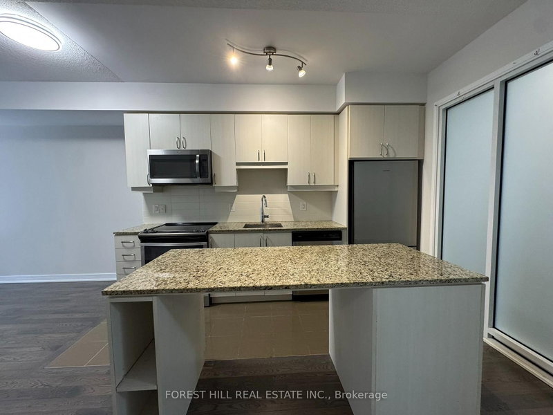 NW 208 - 9201 Yonge Street