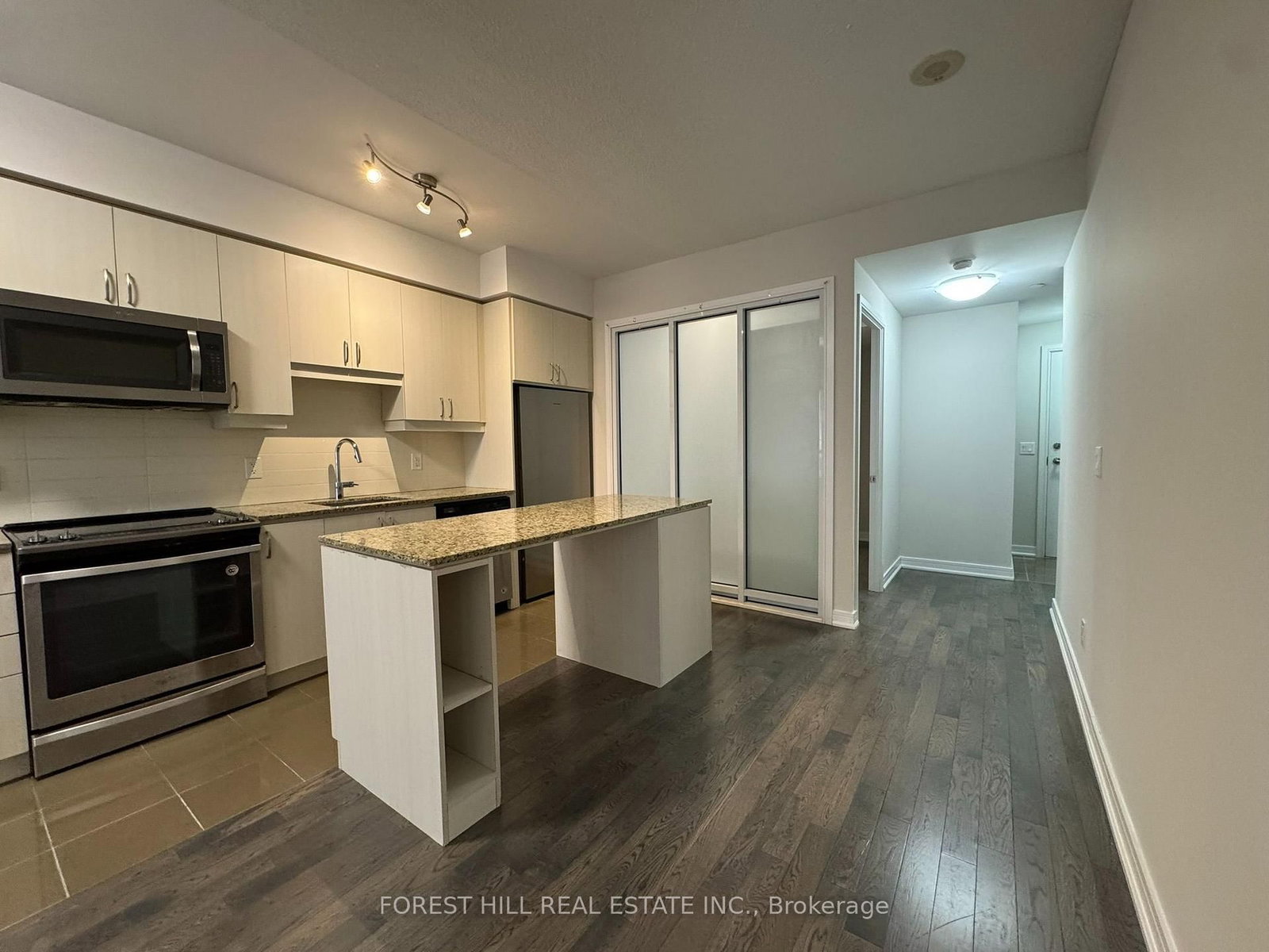 NW 208 - 9201 Yonge Street, Richmond Hill 4