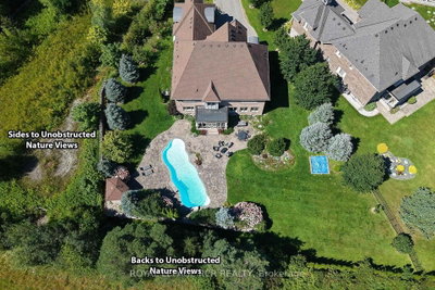 35 Somer Rumm Court • Whitchurch-Stouffville, ON photo 2