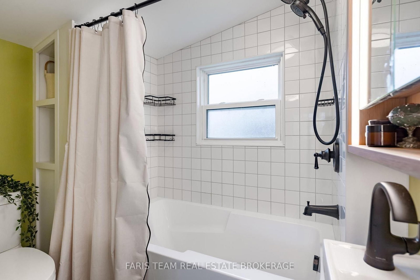 1066 Wood Street • Innisfil, ON photo 16