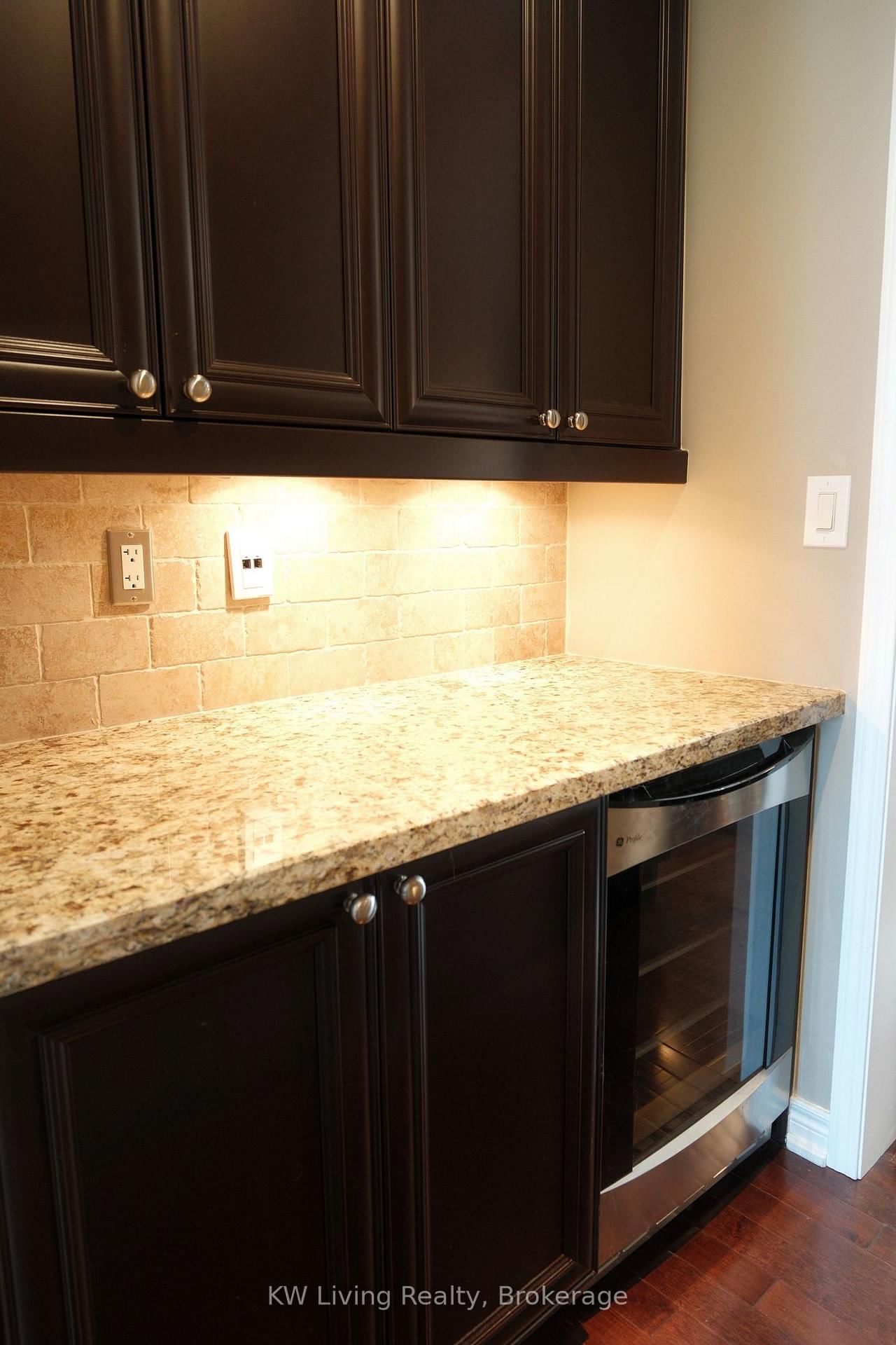 120 Chapman Court • Aurora, ON photo 12