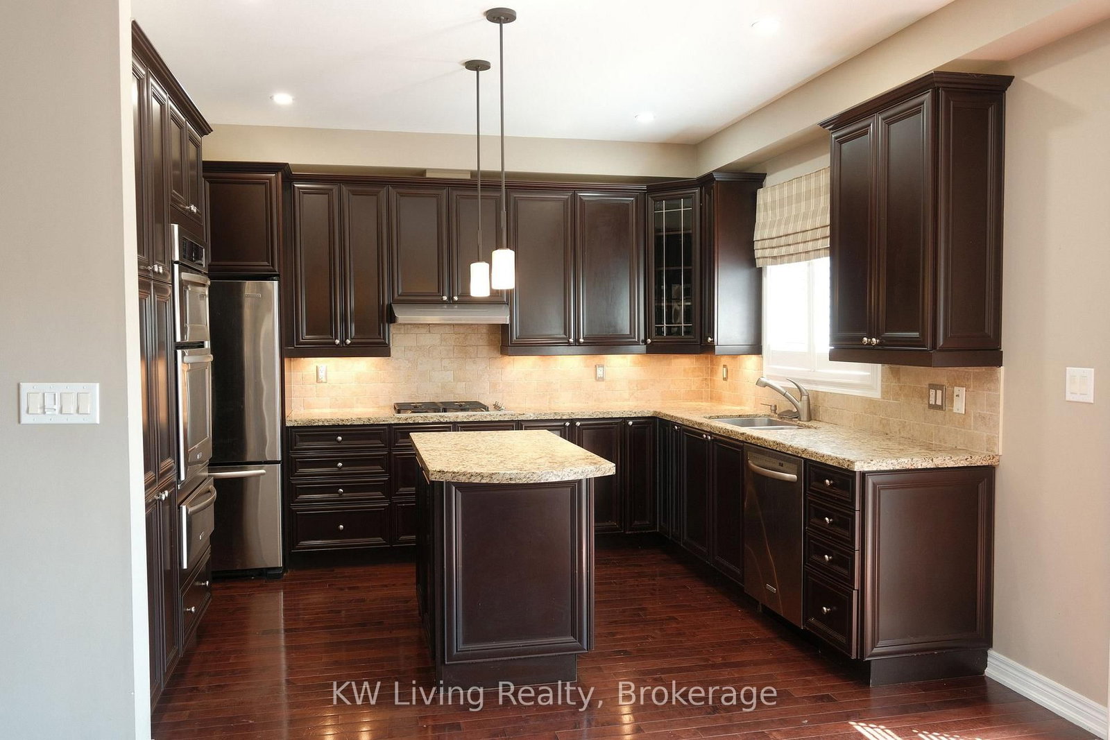 120 Chapman Court • Aurora, ON photo 14