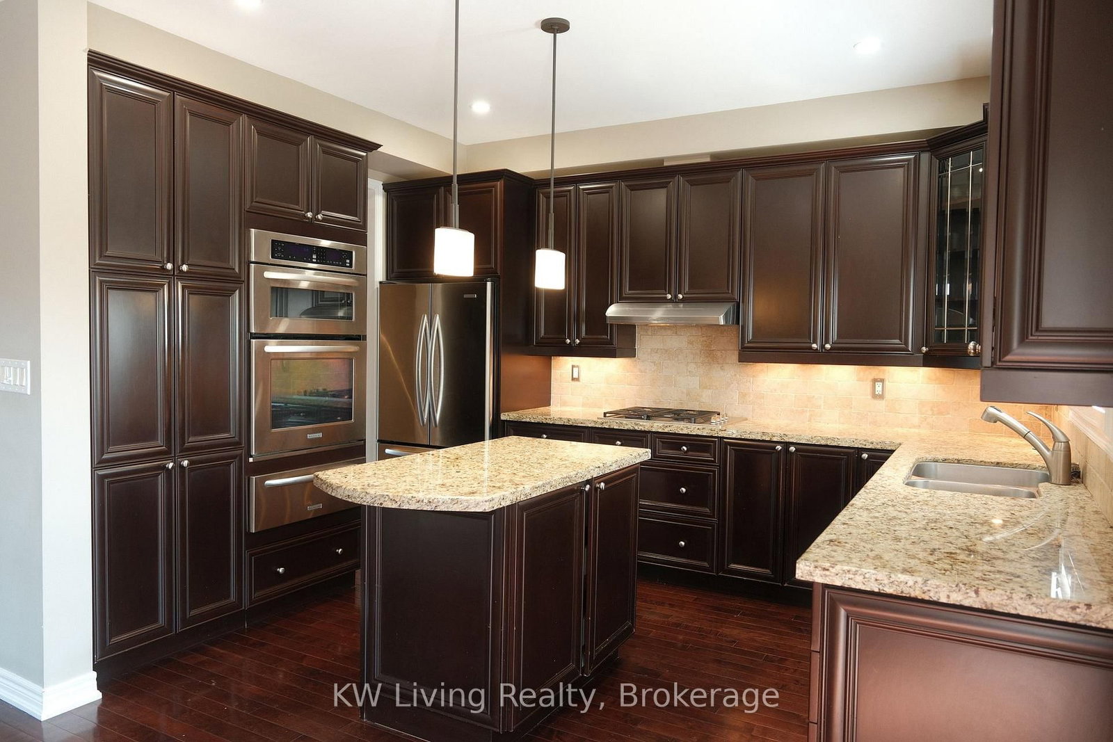 120 Chapman Court • Aurora, ON photo 15