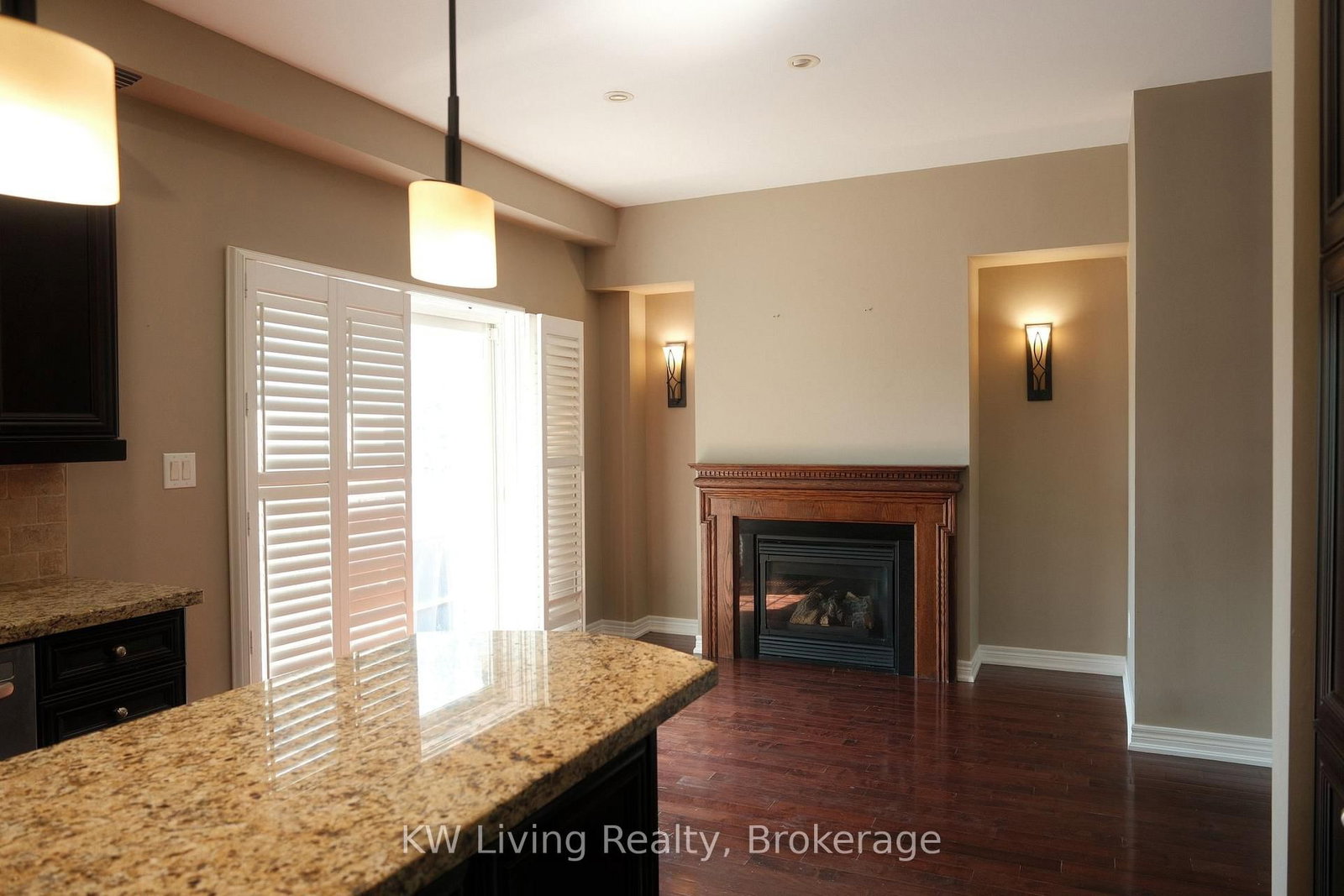 120 Chapman Court • Aurora, ON photo 16