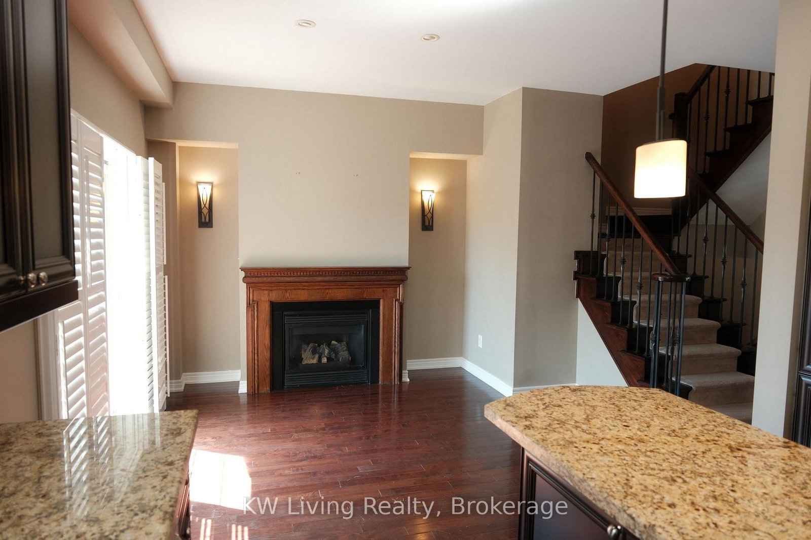120 Chapman Court • Aurora, ON photo 17
