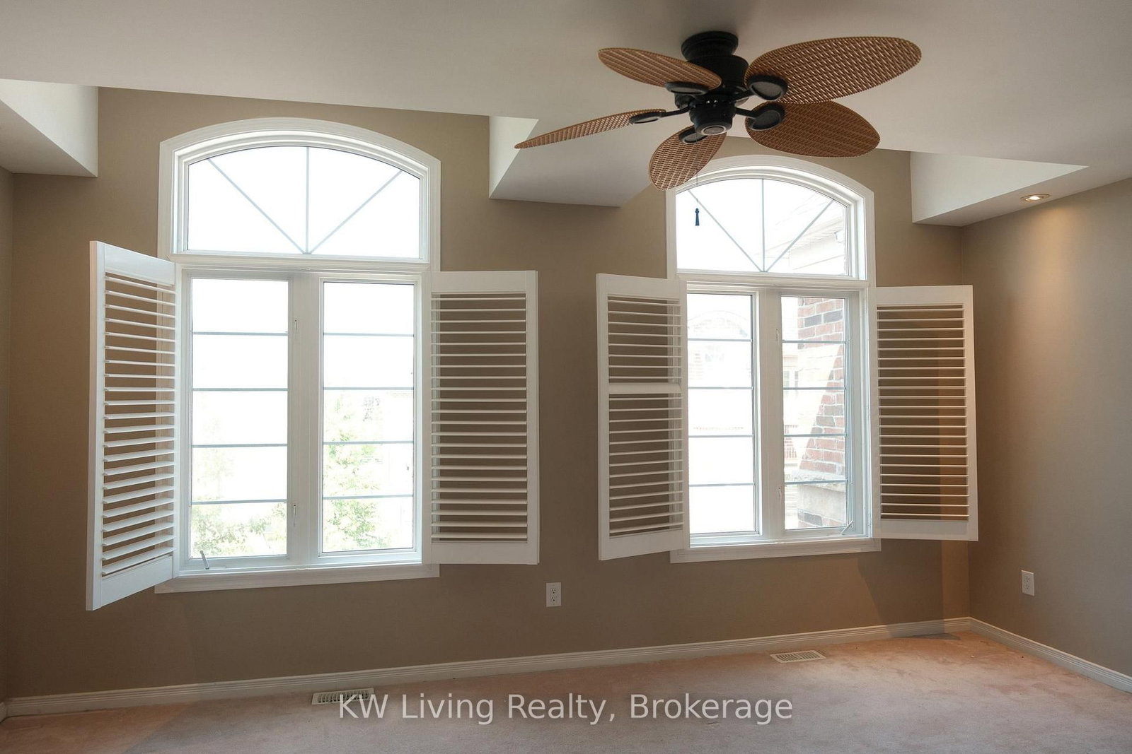 120 Chapman Court • Aurora, ON photo 23