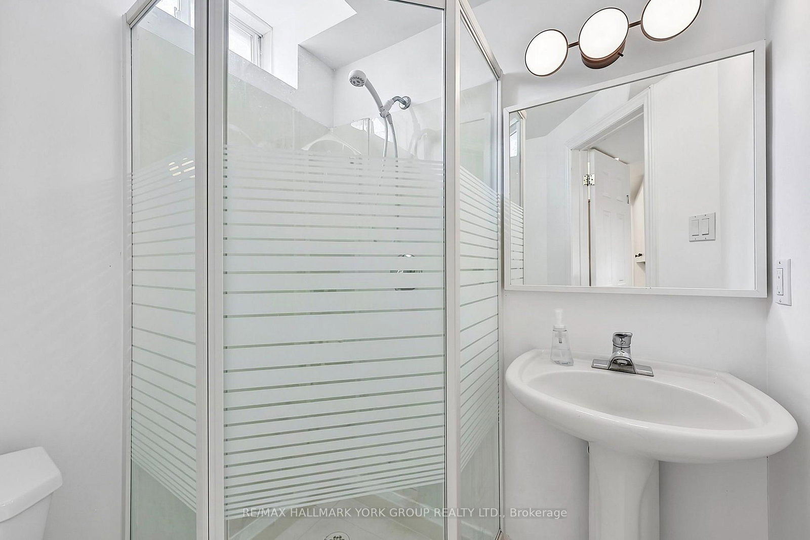 74 Snedden Avenue • Aurora, ON photo 32