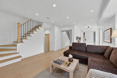 74 Snedden Avenue • Aurora, ON photo 6
