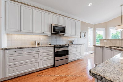 303 BABE'S Way • Whitchurch-Stouffville, ON photo 9