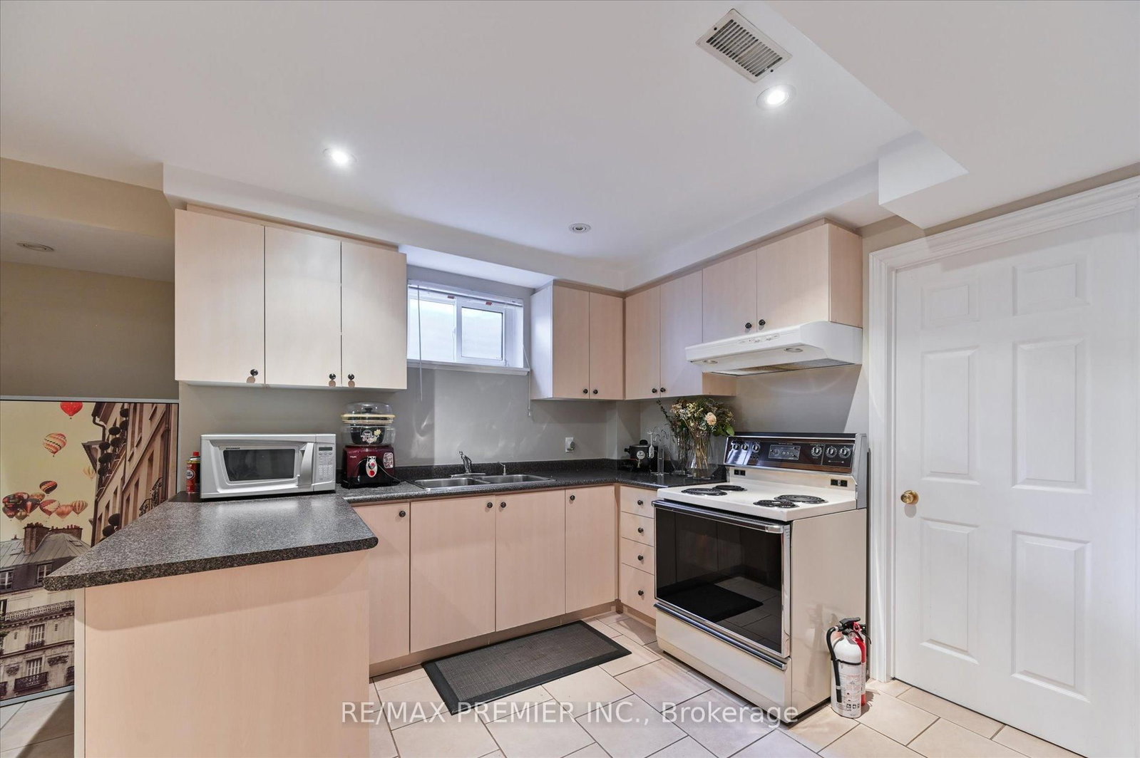 581 Wycliffe Avenue • Vaughan, ON photo 19