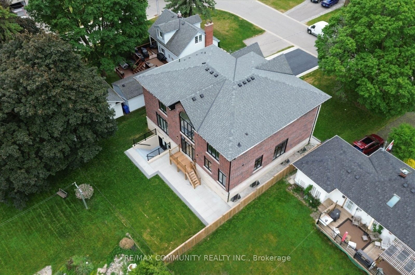 154 Burkholder Street • Whitchurch-Stouffville, ON photo 11