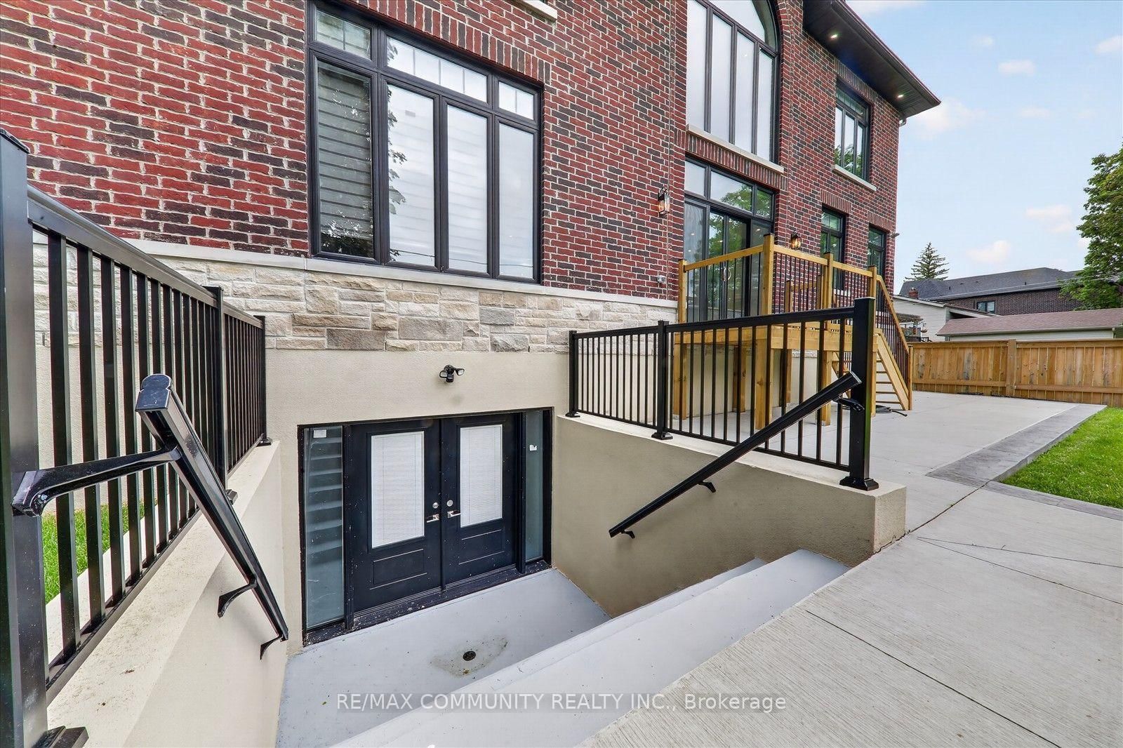 154 Burkholder Street • Whitchurch-Stouffville, ON photo 13