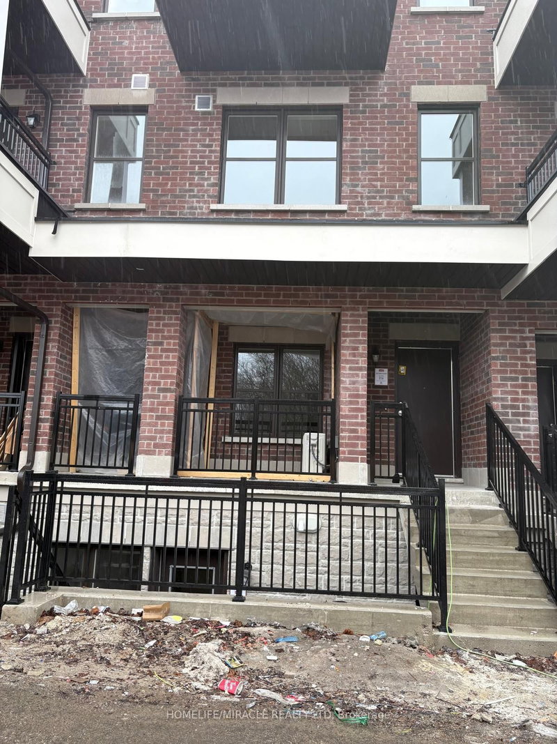 211 - 15100 Yonge Street