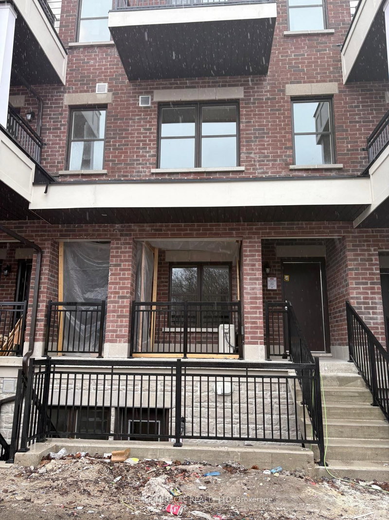 211 - 15100 Yonge Street