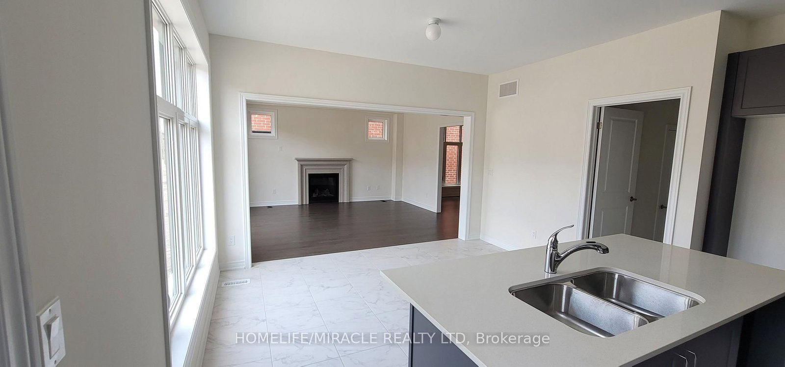 1429 Davis Loop • Innisfil, ON photo 8