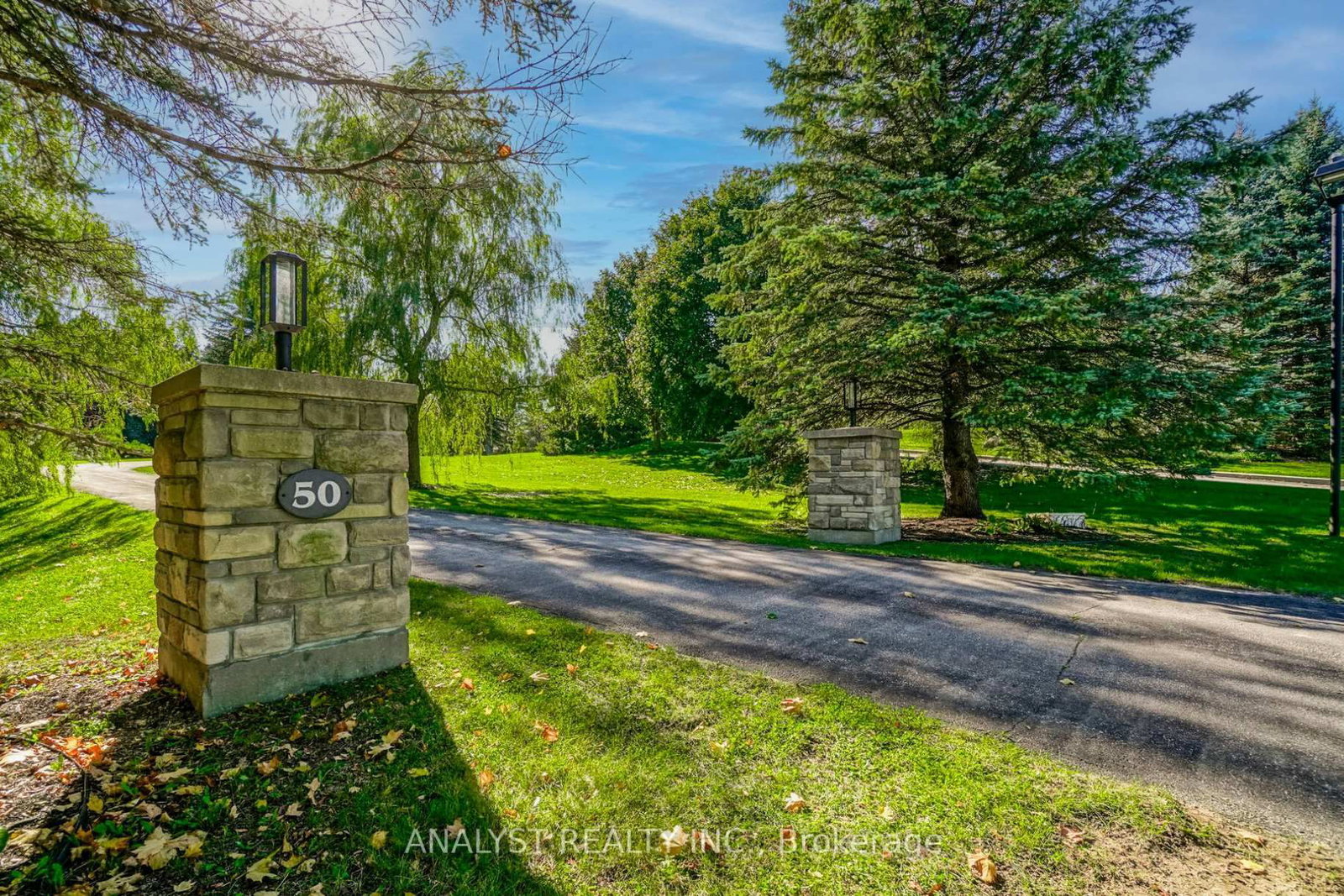 50 Trainor Court • King, ON photo 2