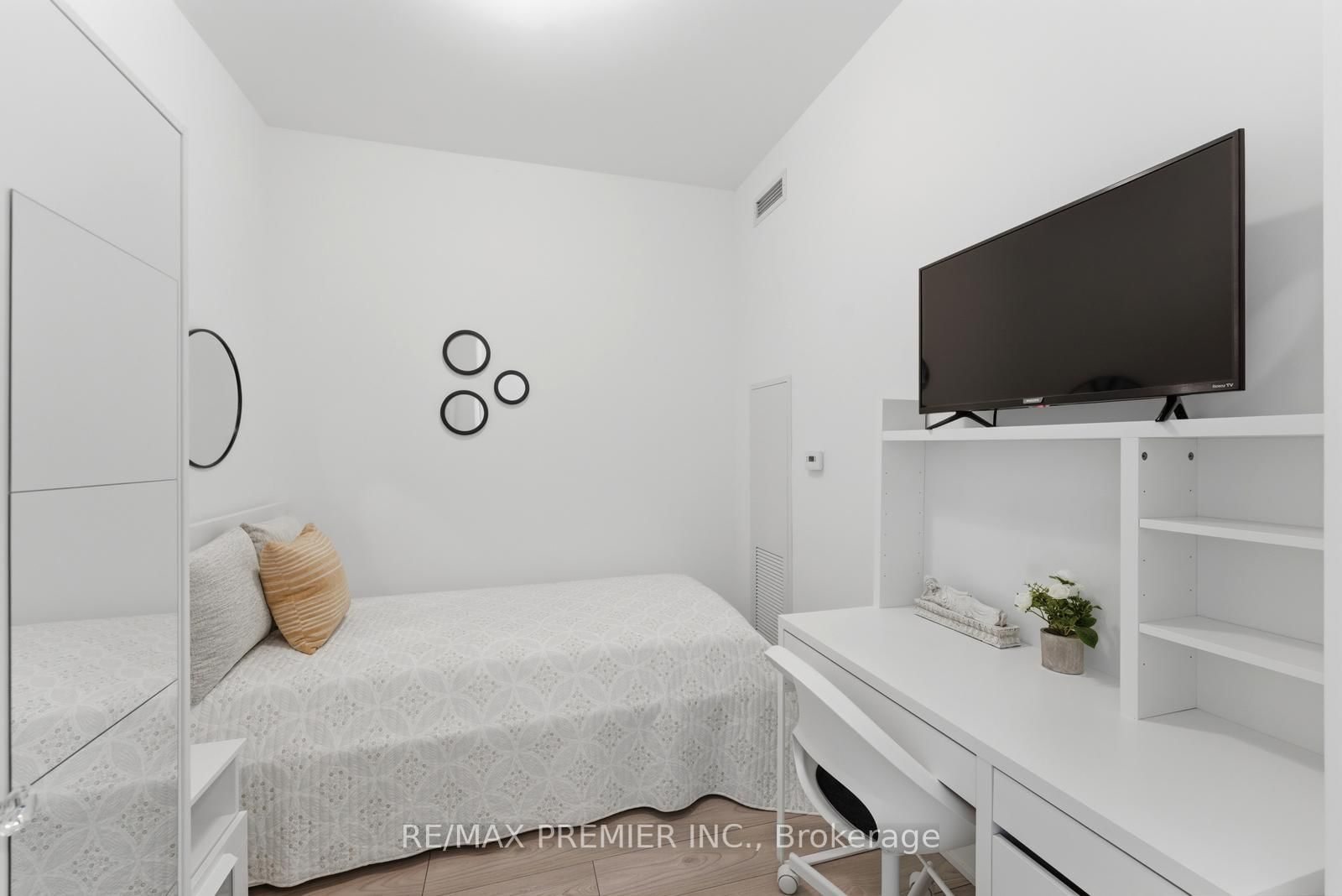 10 Abeja Street • #1512 • Vaughan, ON photo 14