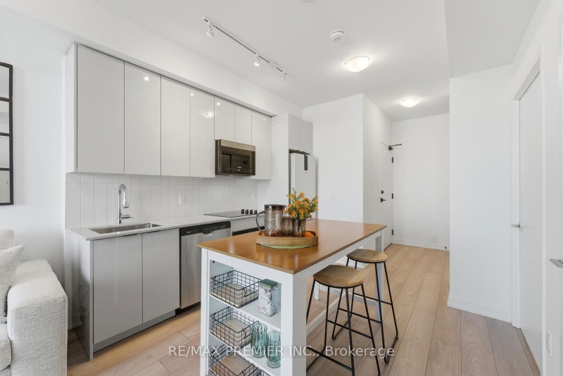 1512 - 10 Abeja Street