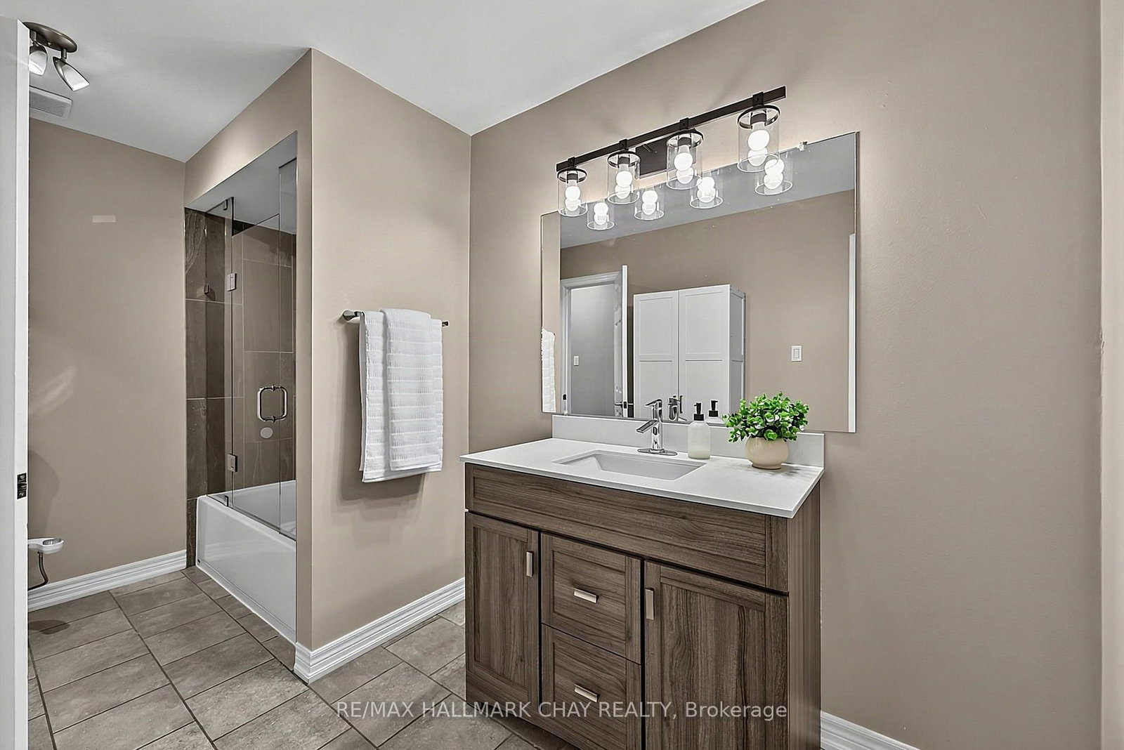 109 Noble Drive • Bradford West Gwillimbury, ON photo 18