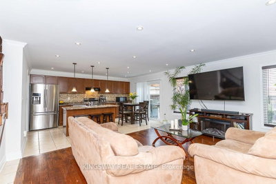 83 Kidd Crescent • New Tecumseth, ON photo 8