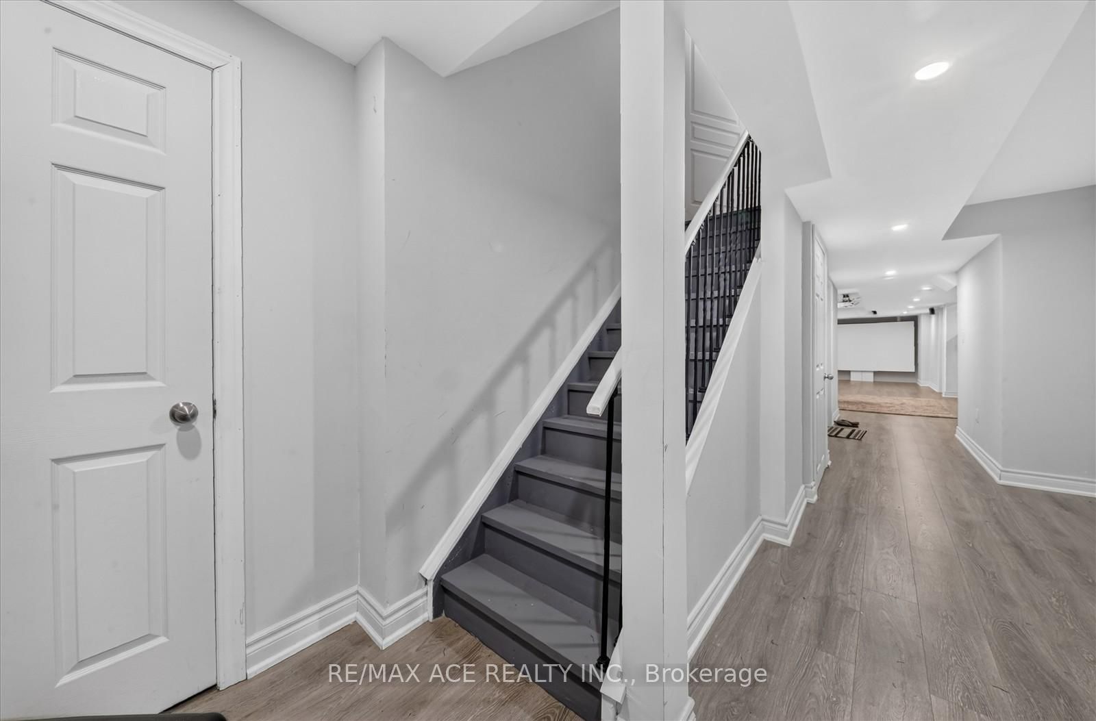 10 Andreeta Drive • Vaughan, ON photo 35