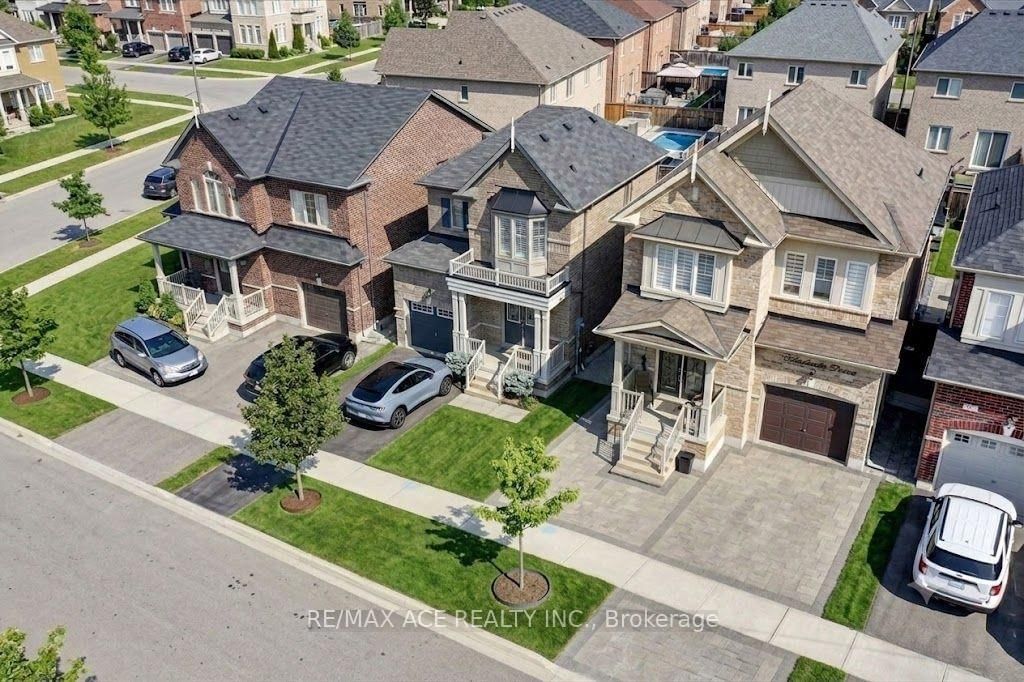 10 Andreeta Drive • Vaughan, ON photo 4