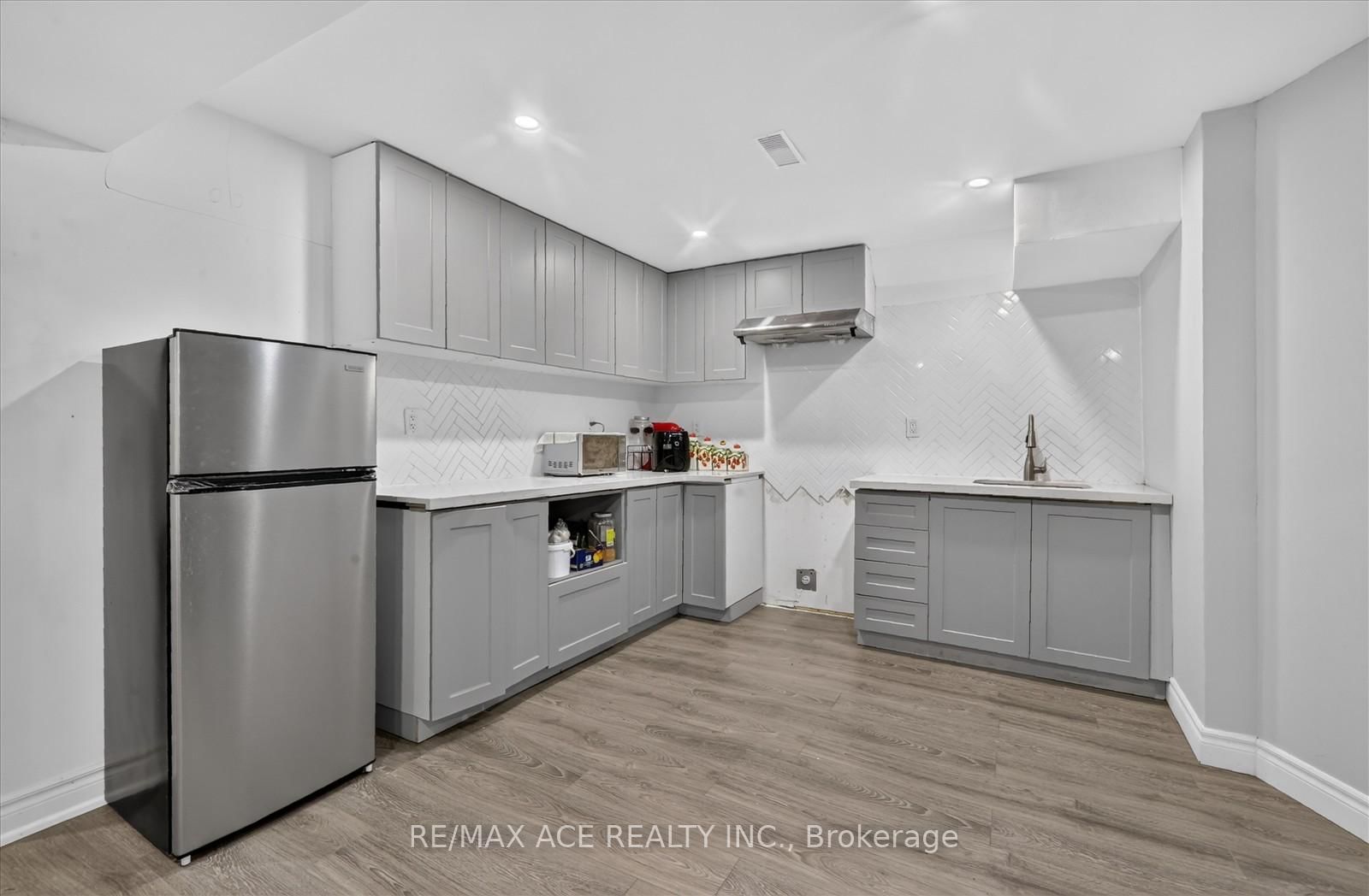 10 Andreeta Drive • Vaughan, ON photo 40