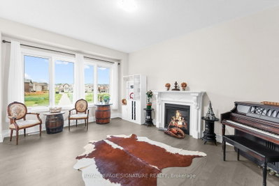 1733 Corsal Court • Innisfil, ON photo 3