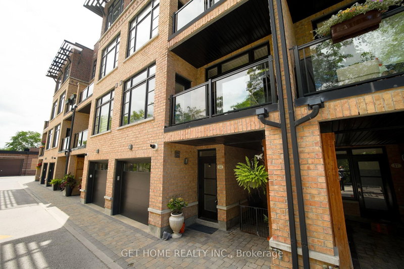 22 - 8169 Kipling Avenue E