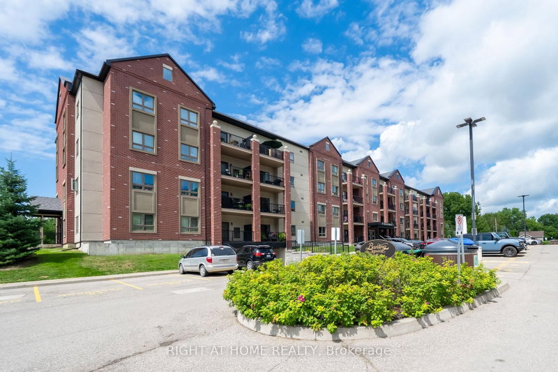304 - 157 Wellington Street E