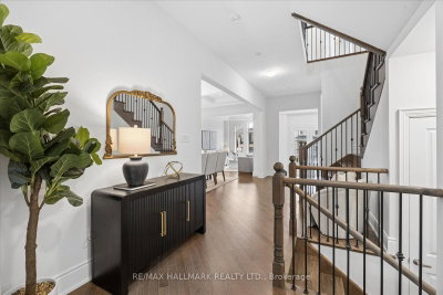 72 Silk Twist Drive • East Gwillimbury, ON photo 3
