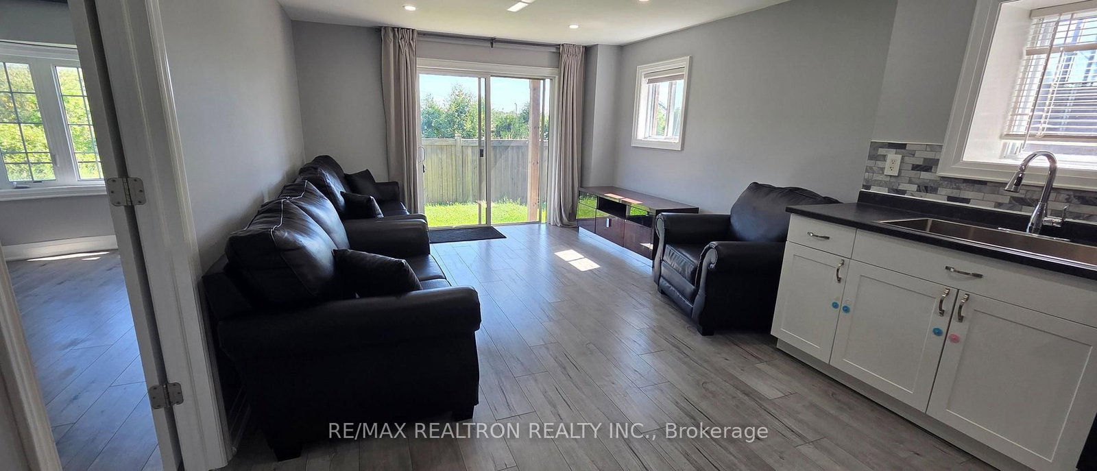 45 Hopewell Avenue, Vaughan 2