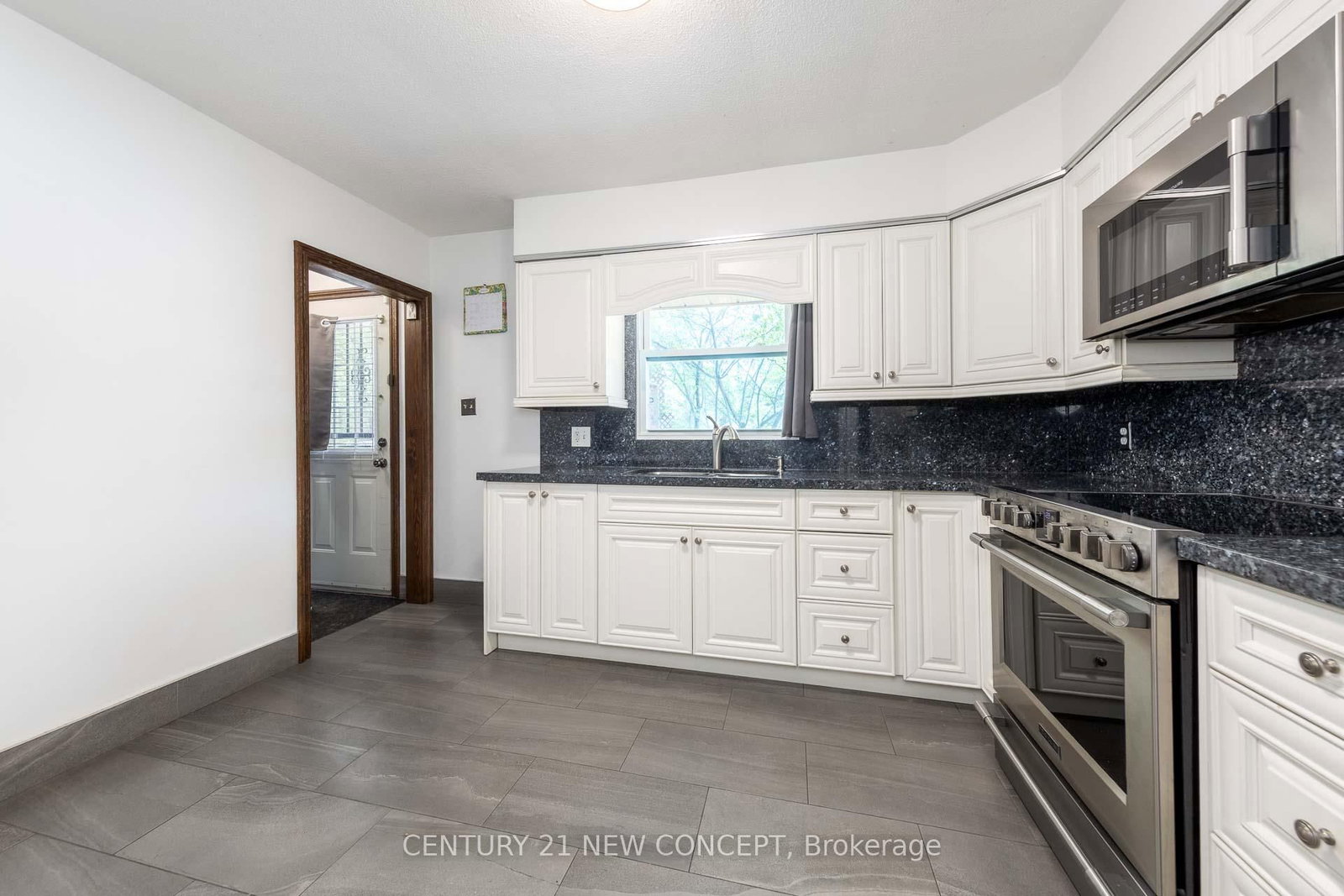 20430 Bathurst Street • East Gwillimbury, ON photo 10